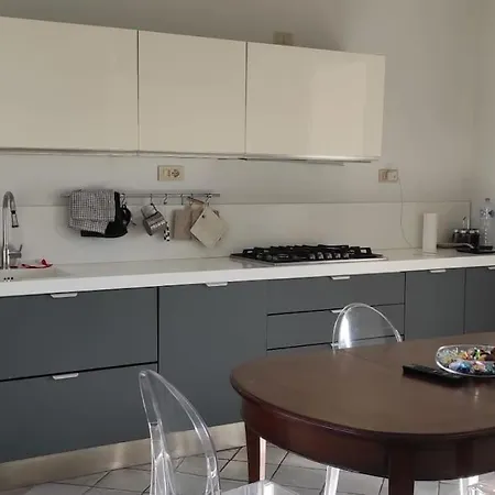 ヴィラ Guazzi ペザロ